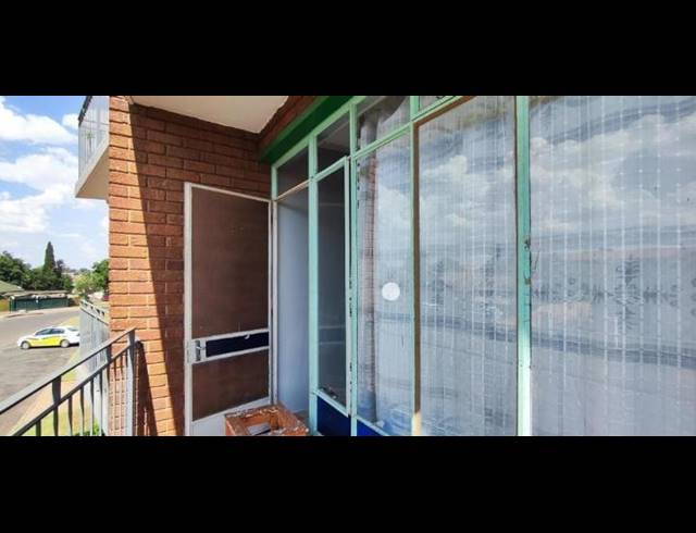 2 BEDROOM APARTMENT FOR SALE IN CRUYWAGEN PARK